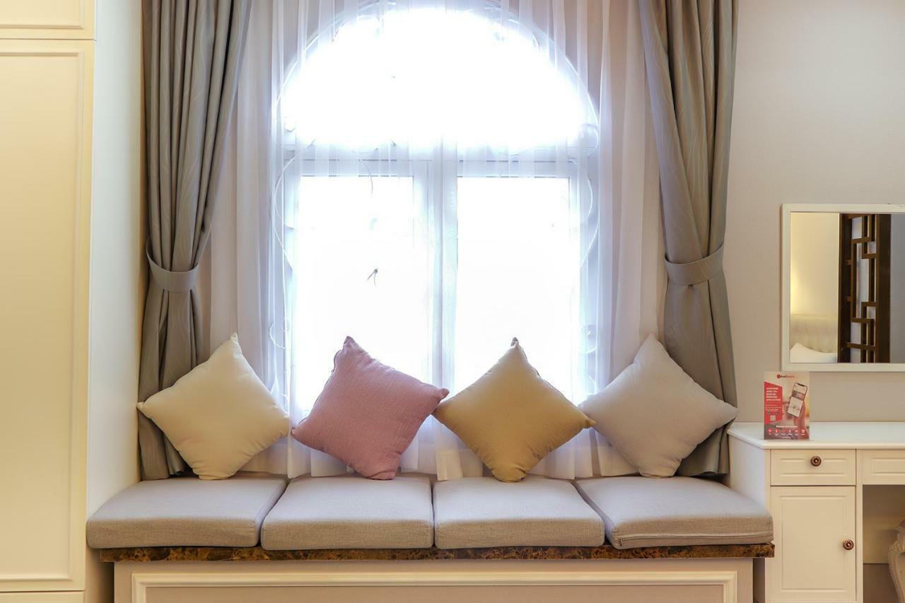 Reddoorz Premium @ Nguyen Oanh Street 2*