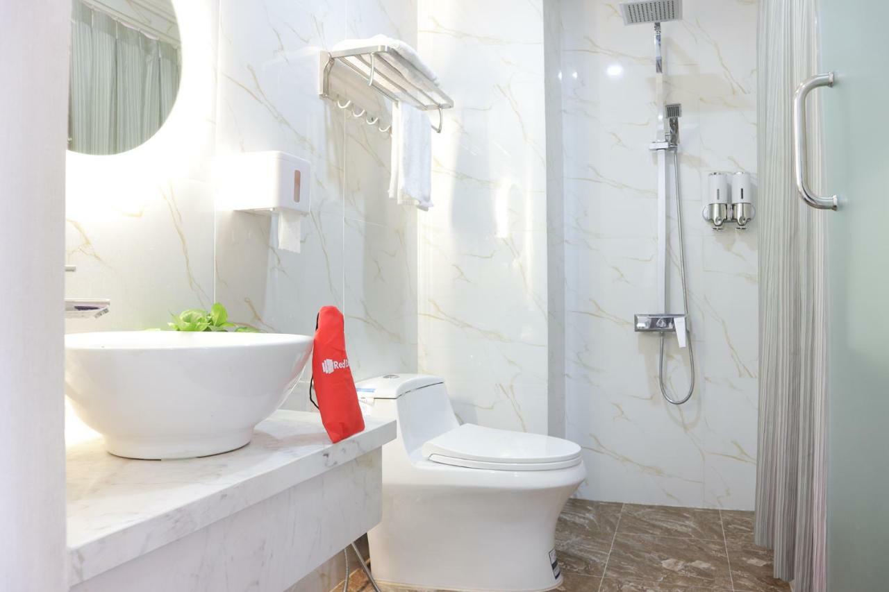 Reddoorz Premium @ Nguyen Oanh Street Hotel