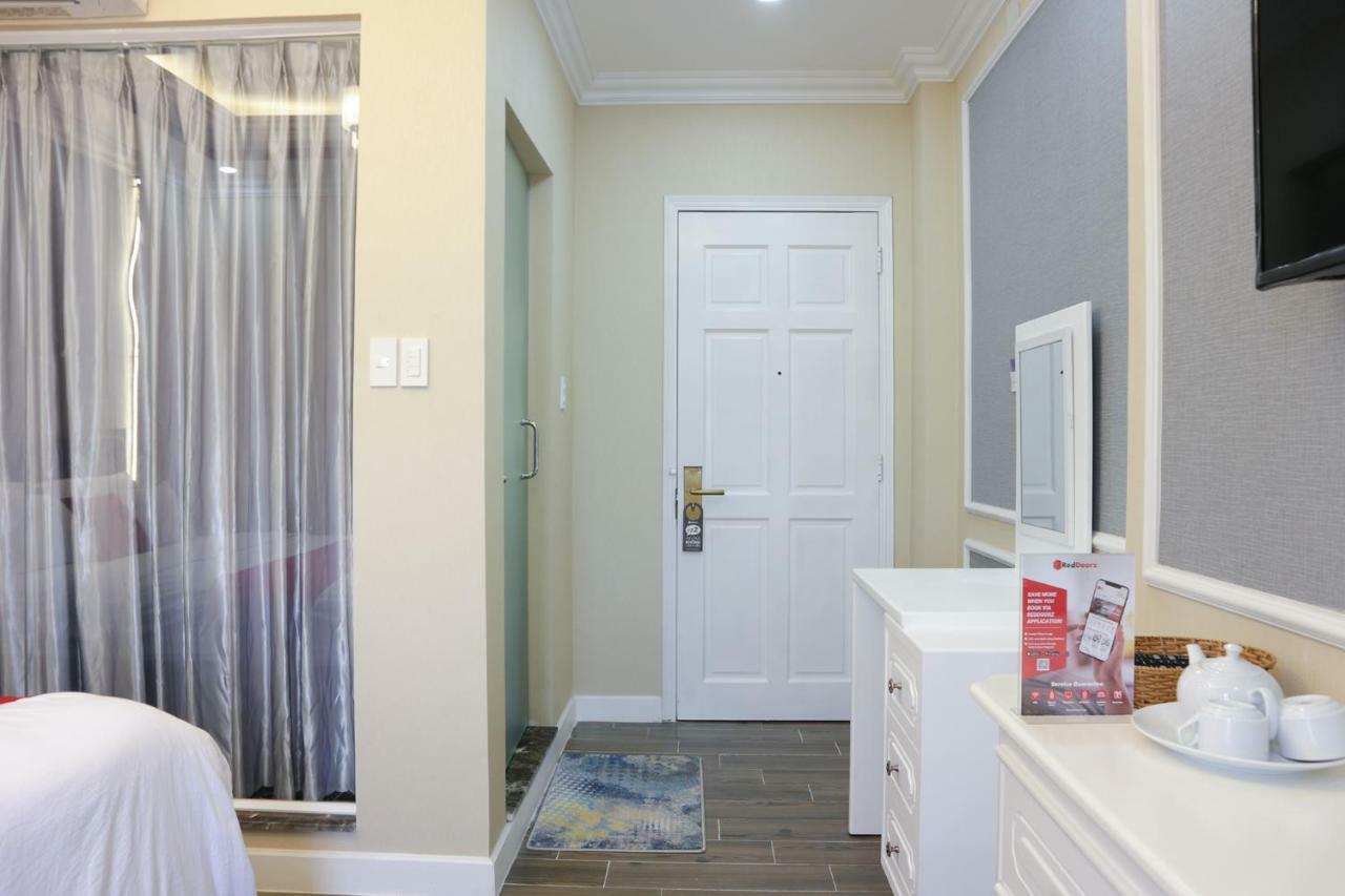 Reddoorz Premium @ Nguyen Oanh Street 2*