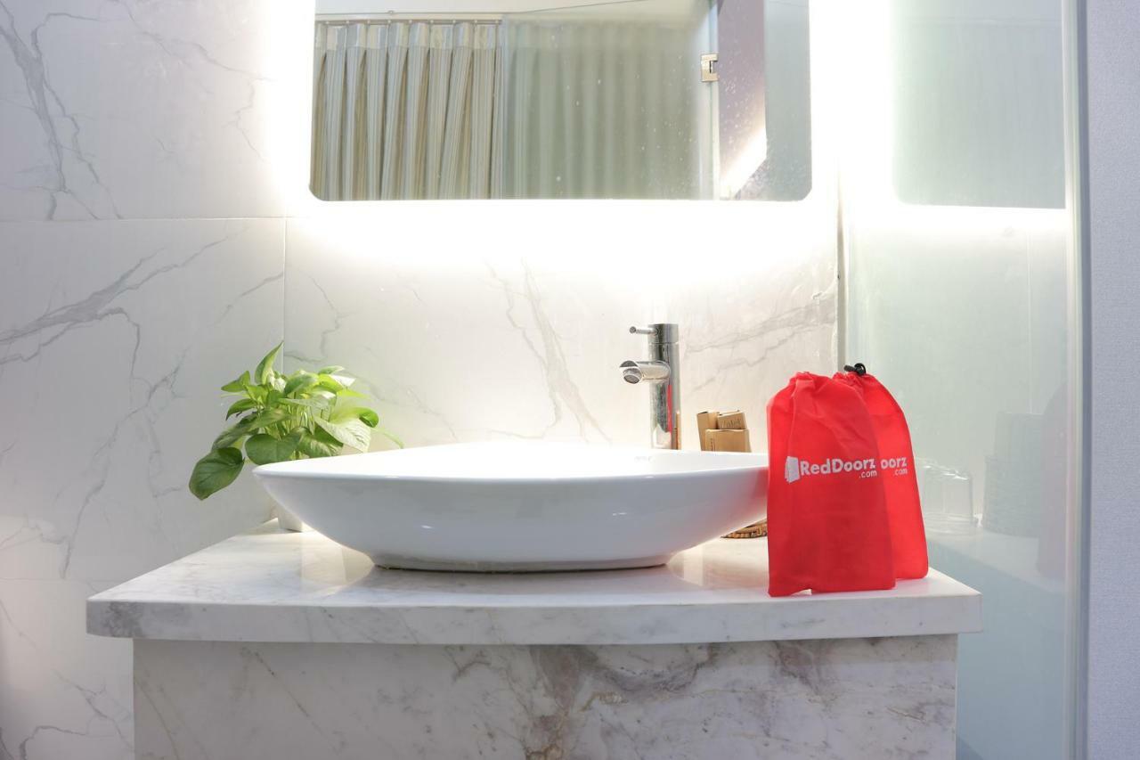 Hotel Reddoorz Premium @ Nguyen Oanh Street 2*